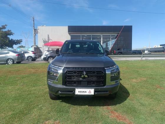MITSUBISHI TRITON 2.4 BITURBO DIESEL CD HPE-S 4X4 AUTOMÁTICO MITSUBISHI TRITON 2.4 BITURBO DIESEL CD HPE-S 4X4 AUTOMÁTICO